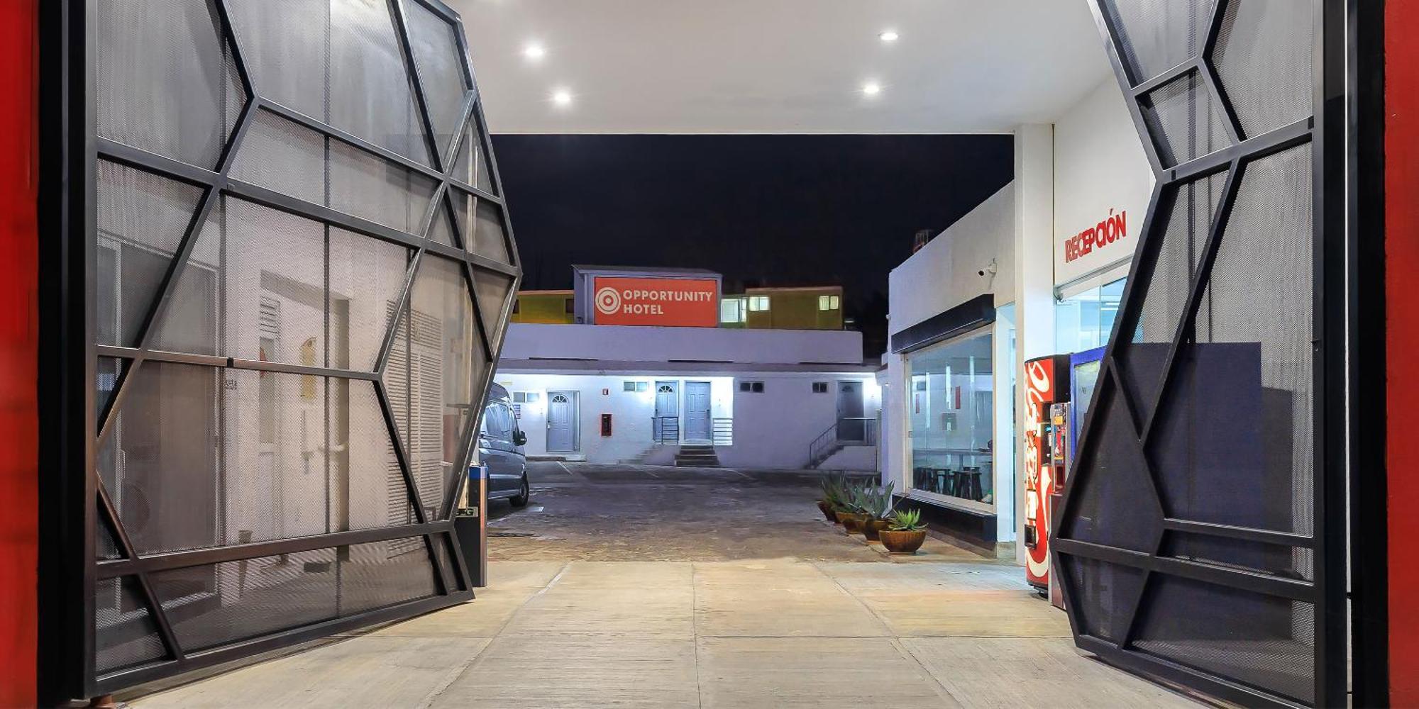 Opportunity Leon Hotel Екстериор снимка