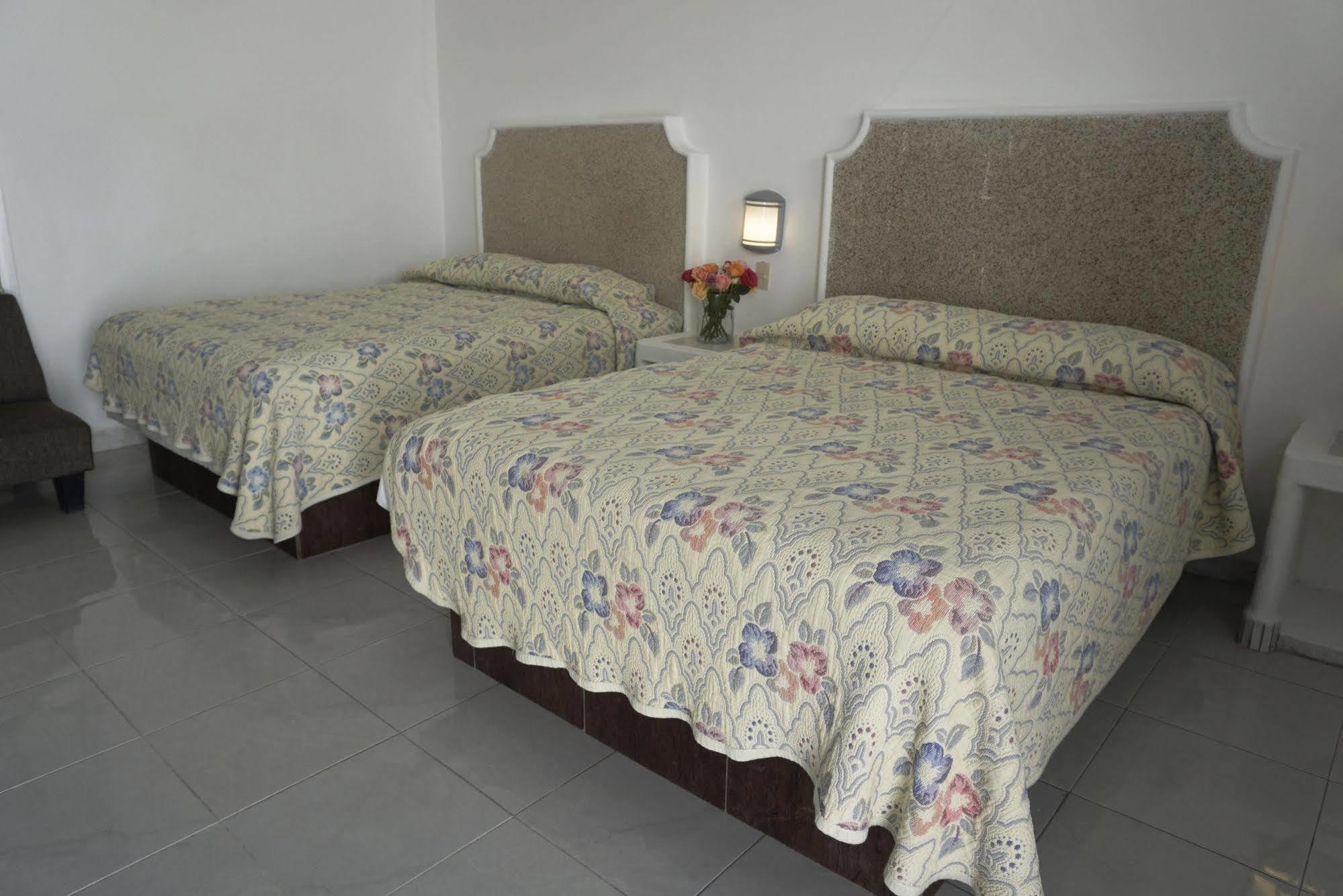 Opportunity Leon Hotel Екстериор снимка