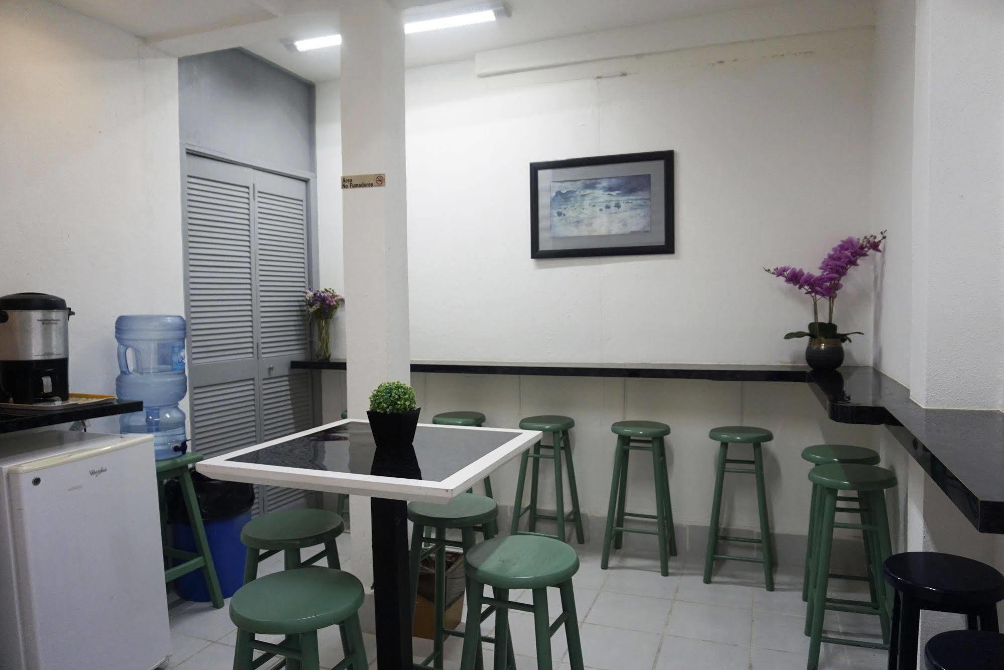 Opportunity Leon Hotel Екстериор снимка